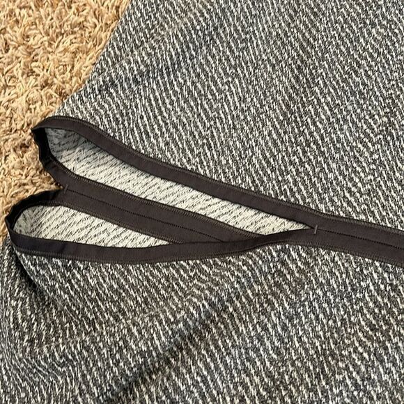 Lululemon Vinyasa Wrap
Hazy Heather Heathered White Heathered Black / Gray - Picture 6 of 11